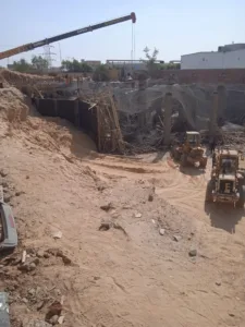 مصرع 4 عمال في انهيار سقف مصنع بالعبور - صور