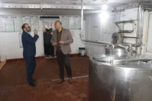 محافظ القليوبية يتفقد عدد من مراكز تجميع الألبان الحاصلة على شهادات عالمية للجودة بقرى قليوب