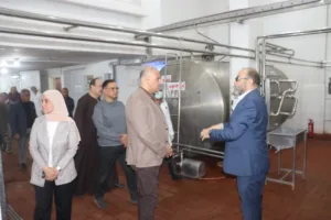 محافظ القليوبية يتفقد عدد من مراكز تجميع الألبان الحاصلة على شهادات عالمية للجودة بقرى قليوب