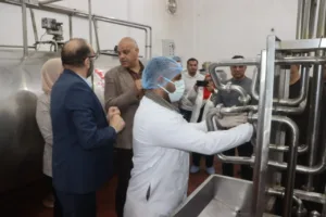 محافظ القليوبية يتفقد عدد من مراكز تجميع الألبان الحاصلة على شهادات عالمية للجودة بقرى قليوب