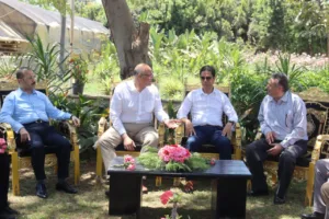 محافظ القليوبية ورئيس جامعة بنها يفتتحان موسم حصاد القمح بكلية الزراعة بمشتهر