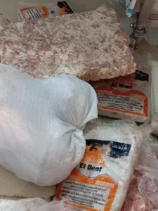 ضبط 12 طن دواجن فاسدة داخل مصنع غير مرخص بالقليوبية