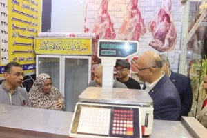 محافظ القليوبية يفتتح منافذ بيع جهاز مستقبل مصر لتوفير السلع الغذائية بأسعار مُخفضة