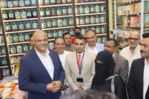 محافظ القليوبية يفتتح منافذ بيع جهاز مستقبل مصر لتوفير السلع الغذائية بأسعار مُخفضة