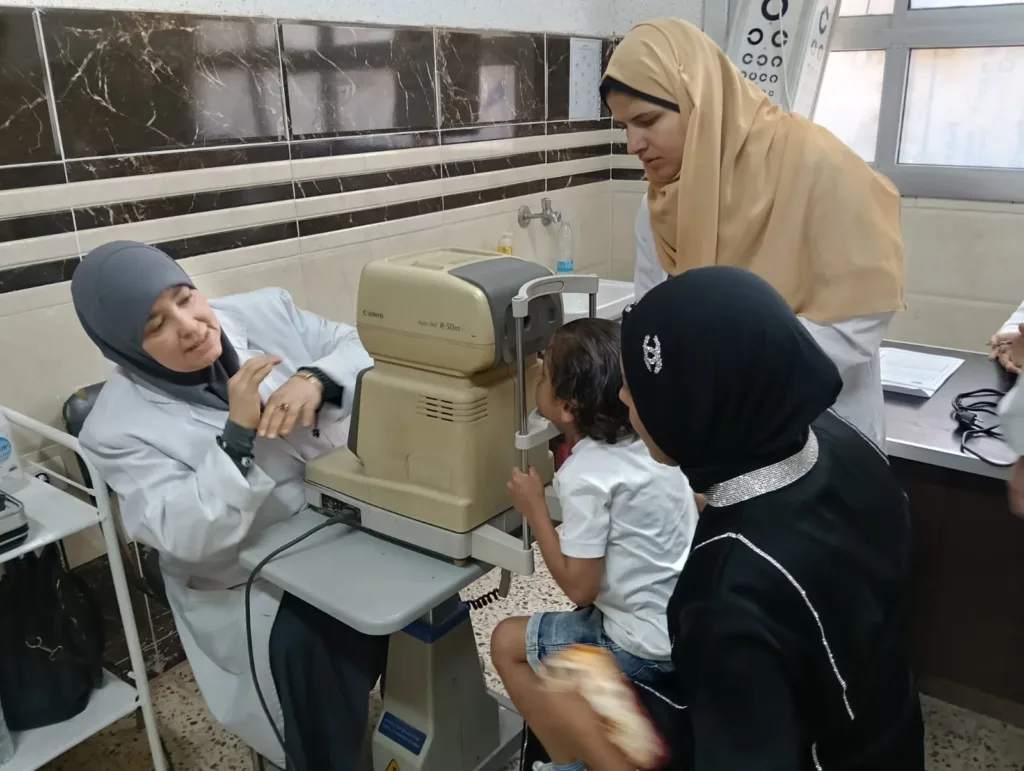 جامعة بنها: توقيع الكشف الطبى على 80 حالة بمدرسة المكفوفين ببنها