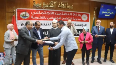 محافظ القليوبية يُسلِم ملابس الإحرام لحجاج الجمعيات الأهلية - صور