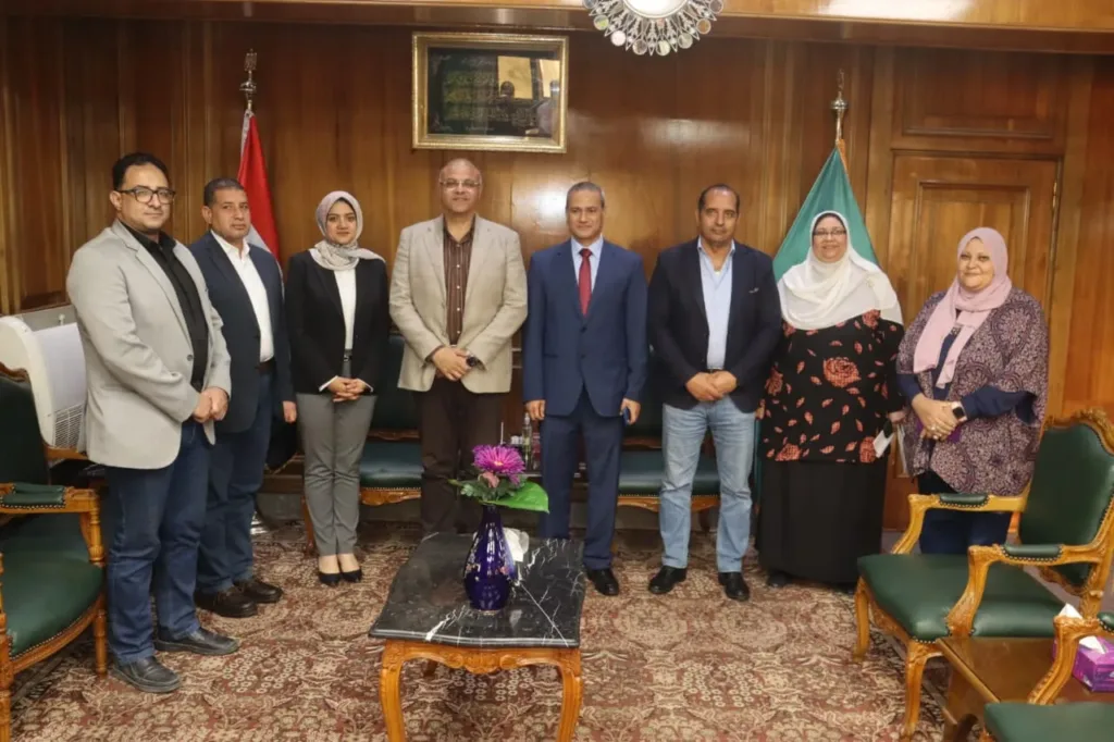 محافظ القليوبية يشهد توقيع بروتوكول تعاون لإقامة معرض لمؤسسة دار المعارف ببنها