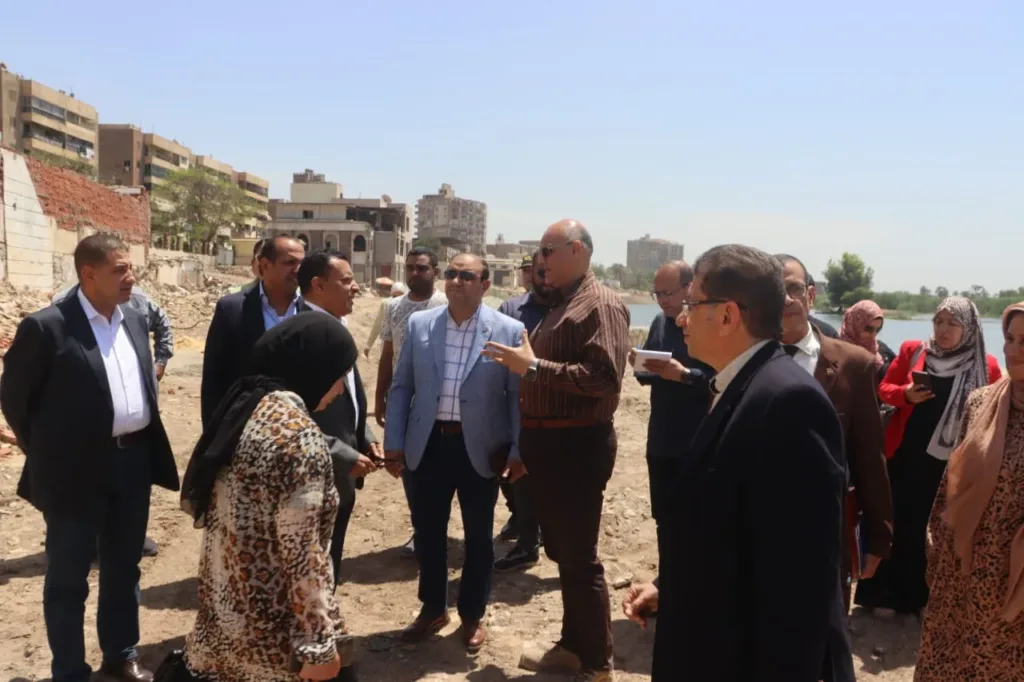 لتسريع وتيرة العمل.. محافظ القليوبية يتفقد أعمال إنشاء ممشى أهل مصر - صور