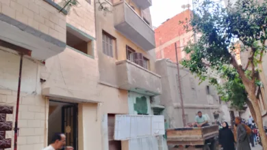 إخلاء منزل آيل للسقوط بمدينة طوخ حفاظًا على سلامة المواطنين
