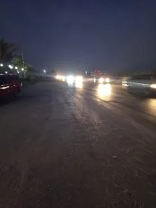 انقلاب سيارة محملة بالحديد بالطريق الزراعي بالقليوبية - صور