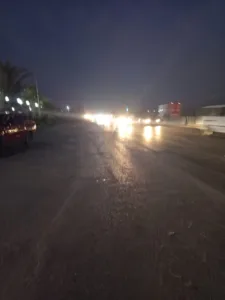 انقلاب سيارة محملة بالحديد بالطريق الزراعي بالقليوبية - صور