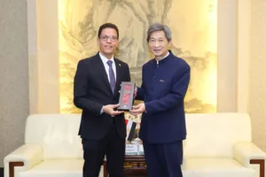 رئيس جامعة بنها يلتقى رئيس جامعة وسط الصين الزراعية - صور