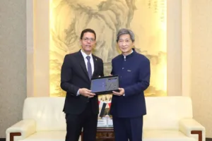 رئيس جامعة بنها يلتقى رئيس جامعة وسط الصين الزراعية - صور