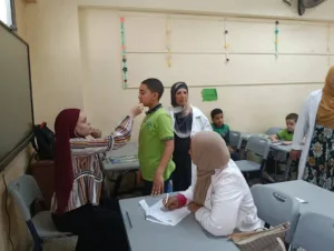 جامعة بنها تواصل قوافلها الطبية بمدارس القليوبية - صور
