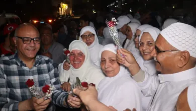 وسط فرحة وسعادة الحاضرين وزغاريد الحجاج...محافظ القليوبية يودع أول فوج مكون من 90 حاج وحاجه قبل سفرهم لبيت الله الحرام