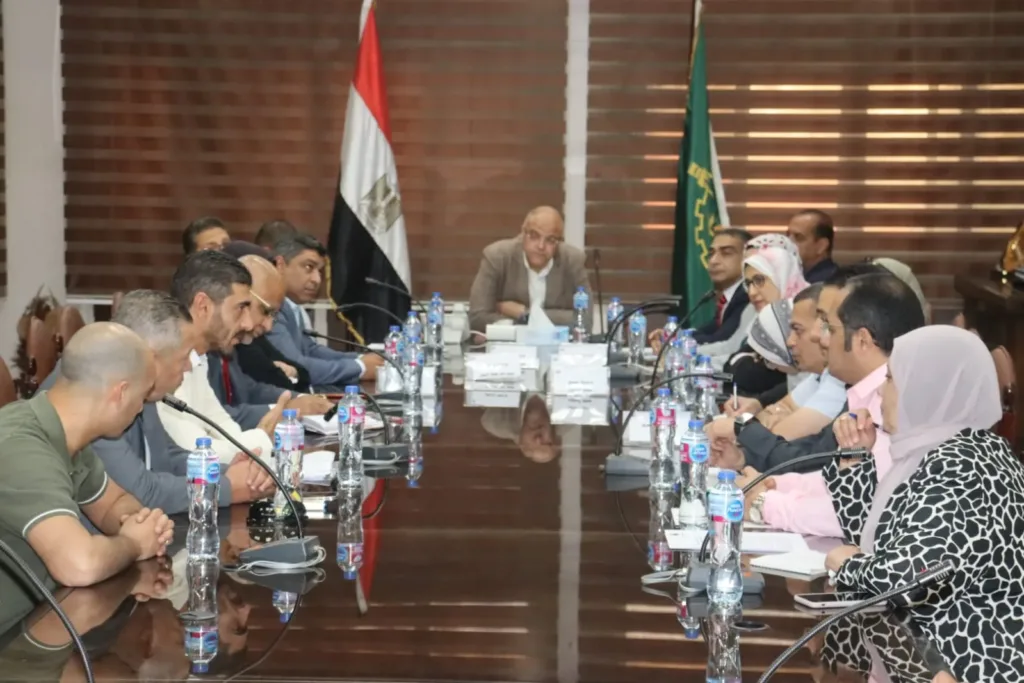 لتوفير فرص عمل وتنشيط السياحة .. محافظ القليوبية يبحث الاستفادة من كورنيش النيل