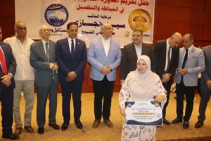 محافظ القليوبية يكرم خريجات دورة الخياطة بشبرا الخيمة - صور