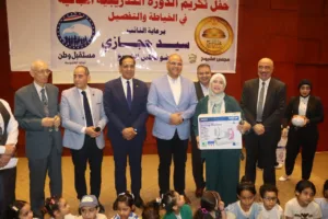 محافظ القليوبية يكرم خريجات دورة الخياطة بشبرا الخيمة - صور