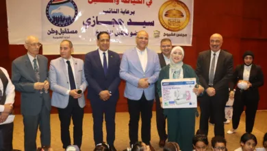 محافظ القليوبية يكرم خريجات دورة الخياطة بشبرا الخيمة - صور محافظ القليوبية يكرم خريجات دورة الخياطة بشبرا الخيمة - صور