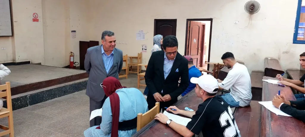 رئيس جامعة بنها يتفقد سير الامتحانات بكليتي الزراعة والطب البيطري رئيس جامعة بنها يتفقد سير الامتحانات بكليتي الزراعة والطب البيطري