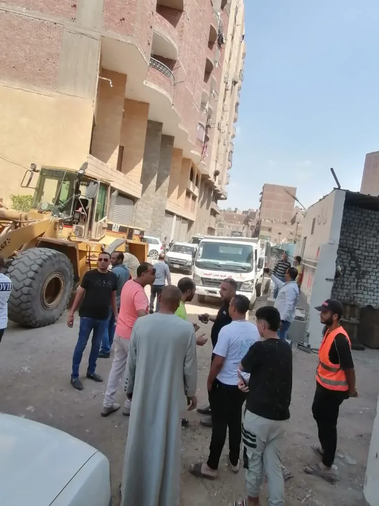 في استجابة سريعة من محافظ القليوبية.. حملة مكبرة لرفع الإشغالات بشارع 135 بحي غرب شبرا الخيمة - صور في استجابة سريعة من محافظ القليوبية.. حملة مكبرة لرفع الإشغالات بشارع 135 بحي غرب شبرا الخيمة - صور