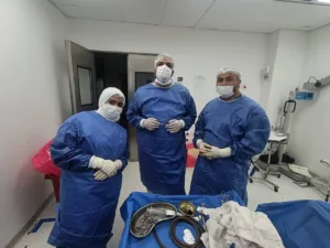 استخراج هاتف محمول من معدة مريض في عملية نادرة بمستشفى ناصر التخصصي