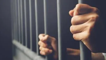 المؤبد لعامل وعمه لاتهامهم بقتل شاب بسبب معاكسة فتاة بالقليوبية المؤبد لعامل وعمه لاتهامهم بقتل شاب بسبب معاكسة فتاة بالقليوبية