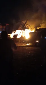 الدفع بـ 15 سيارة إطفاء للسيطرة على حريق داخل مصنع بالقناطر الخيرية