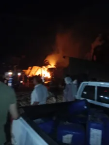اندلاع حريق بمصنع "سلك مواعين" بالقناطر الخيرية - صور