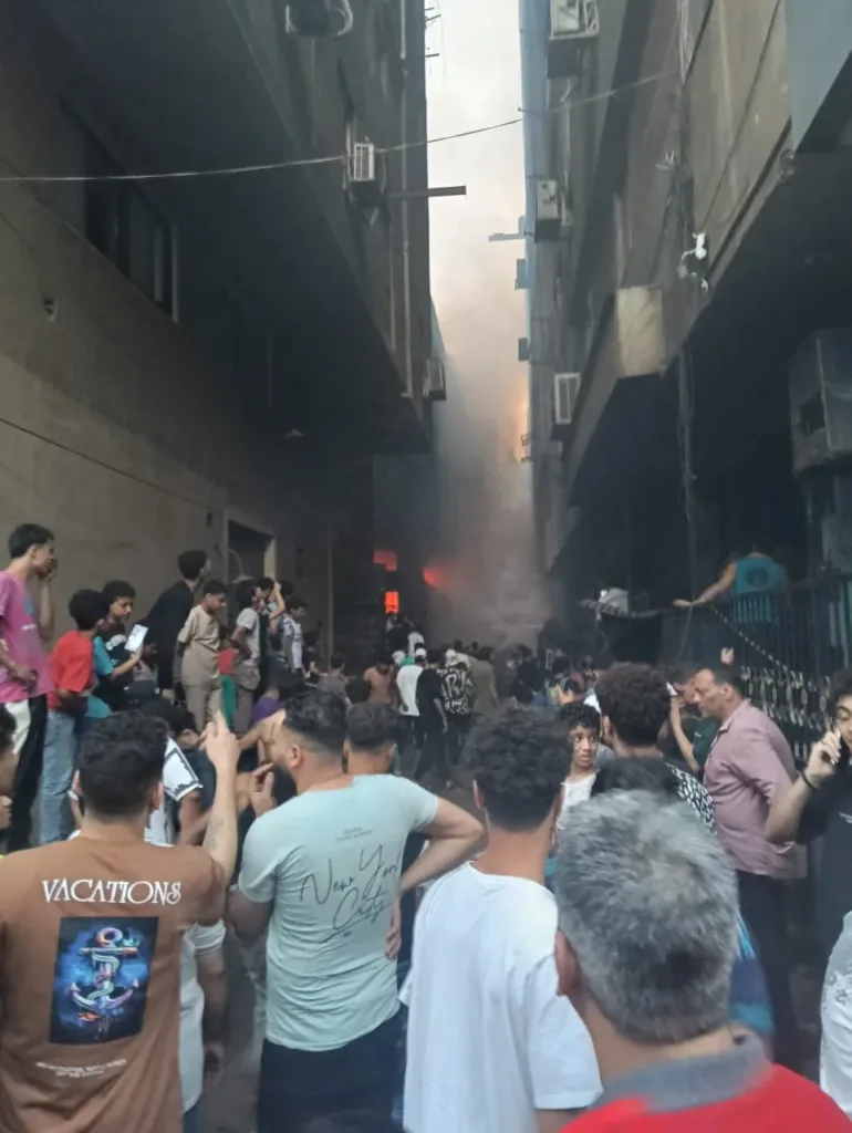 إصابة 5 أشخاص في حريق مصنع بشبرا الخيمة