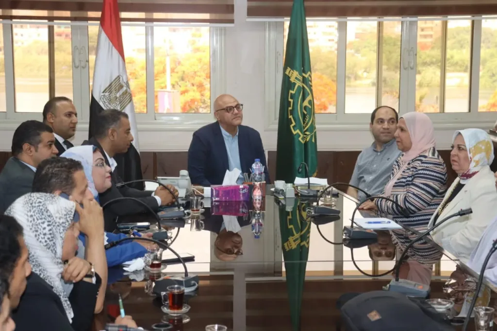 محافظ القليوبية يلتقي بممثلي إتحاد "بشبابها" التابع لوزارة الشباب والرياضة محافظ القليوبية يلتقي بممثلي إتحاد "بشبابها" التابع لوزارة الشباب والرياضة