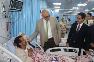 محافظ القليوبية يرسم البهجة والفرحة على الأطقم الطبية والمرضى في أول أيام عيد الأضحى