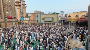 صلاة عيد الفطر في مجمع مدارس الشبان تحت رعاية هيئة الشبان العالمية