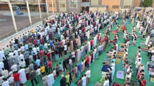 صلاة عيد الفطر في مجمع مدارس الشبان تحت رعاية هيئة الشبان العالمية