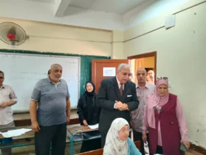 مدير تعليم القليوبية يتفقد كنترول الإعدادية العامة ويوجه بالدقة فى أعمال التصحيح - صور
