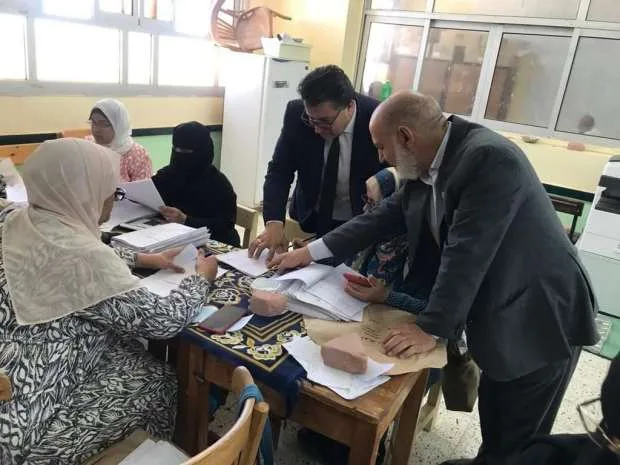 بدء أعمال تصحيح أوراق الشهادة الإعدادية بالقليوبية ..تعرف علي خطوات التصحيح المتبعة داخل الكنترولات بدء أعمال تصحيح أوراق الشهادة الإعدادية بالقليوبية ..تعرف علي خطوات التصحيح المتبعة داخل الكنترولات