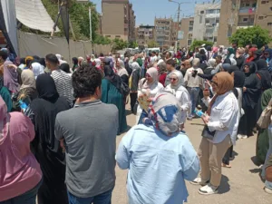 تباين آراء طلاب الثانوية العامة حول امتحان مادتي الفيزياء والتاريخ بالقليوبية - صور