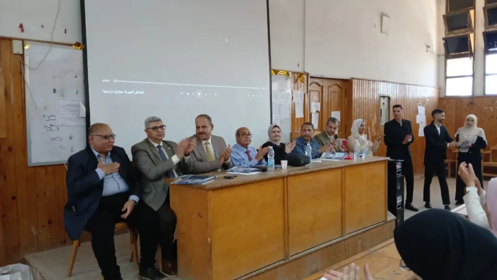 نوعية بنها تناقش مشروعات تخرج طلاب قسم الاعلام