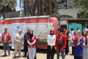 محافظ القليوبية يتفقد مركز الدم المتنقل بشبرا الخيمة - صور