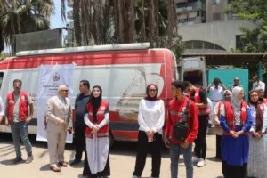 محافظ القليوبية يتفقد مركز الدم المتنقل بشبرا الخيمة - صور