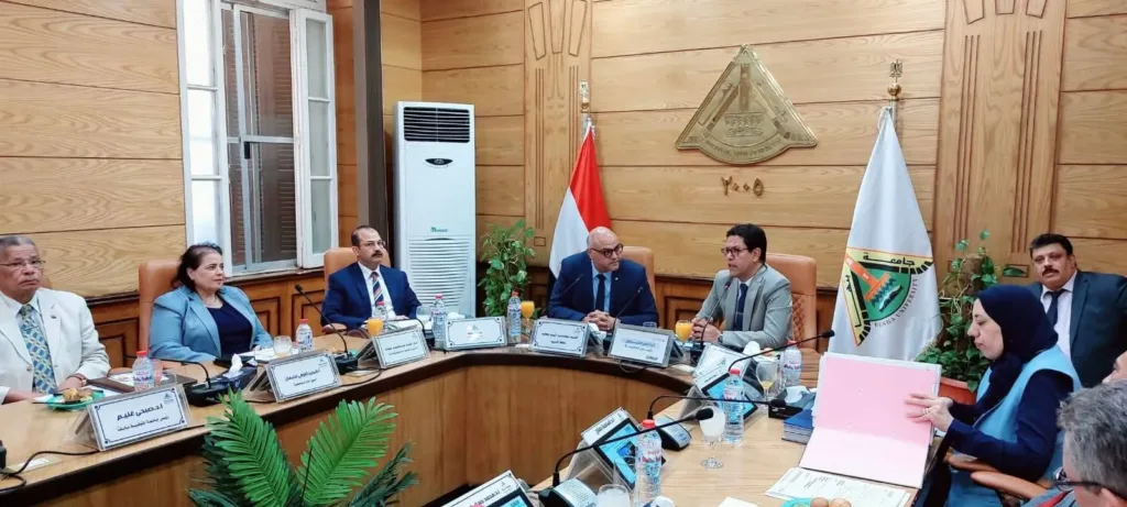 بحضور محافظ القليوبية .. "الجيزاوى" يترأس اجتماع مجلس جامعة بنها بحضور محافظ القليوبية .. "الجيزاوى" يترأس اجتماع مجلس جامعة بنها