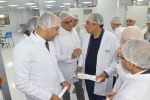 وزير قطاع الأعمال العام يتفقد تطوير مصانع "النصر للكيماويات الدوائية" - صور
