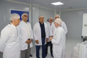 وزير قطاع الأعمال العام يتفقد تطوير مصانع "النصر للكيماويات الدوائية" - صور