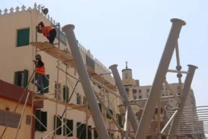 محافظ القليوبية يتابع الاستعدادات لتركيب كوبري المشاة الجديد بمحور العصار