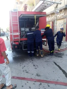 إصابة طفلين في حريق شقة سكنية ببنها - صور