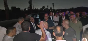محافظ القليوبية ومدير الأمن يتابعان أعمال السيطرة على حريق بأرض الكلية بالخانكة