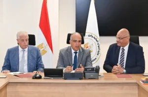 وزير الري يستقبل مستشار رئيس الجمهورية للتنمية المحلية ومحافظ القليوبية لمناقشة أعمال تطوير الكورنيش بالمحافظة