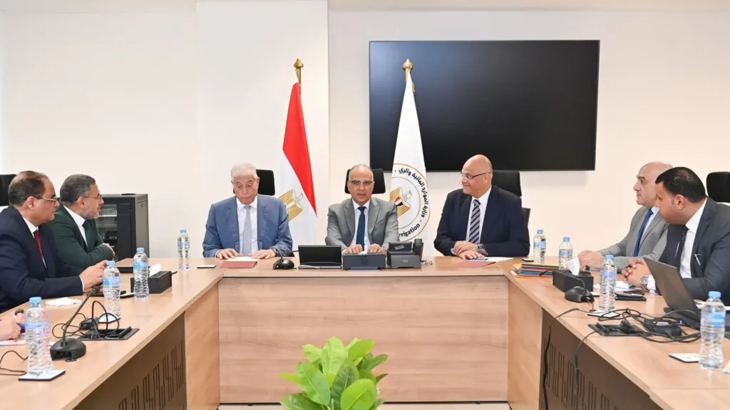 وزير الري يستقبل مستشار رئيس الجمهورية للتنمية المحلية ومحافظ القليوبية لمناقشة أعمال تطوير الكورنيش بالمحافظة وزير الري يستقبل مستشار رئيس الجمهورية للتنمية المحلية ومحافظ القليوبية لمناقشة أعمال تطوير الكورنيش بالمحافظة