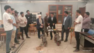 رئيس جامعة بنها يتفقد عدد من المشاريع الطلابية بكلية الهندسة ببنها