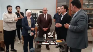 رئيس جامعة بنها يتفقد عدد من المشاريع الطلابية بكلية الهندسة ببنها